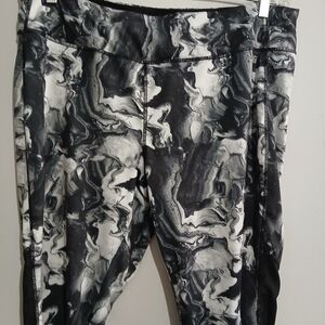 Avia Womens Brand Black and White Marble Print Leggings. Size 2X